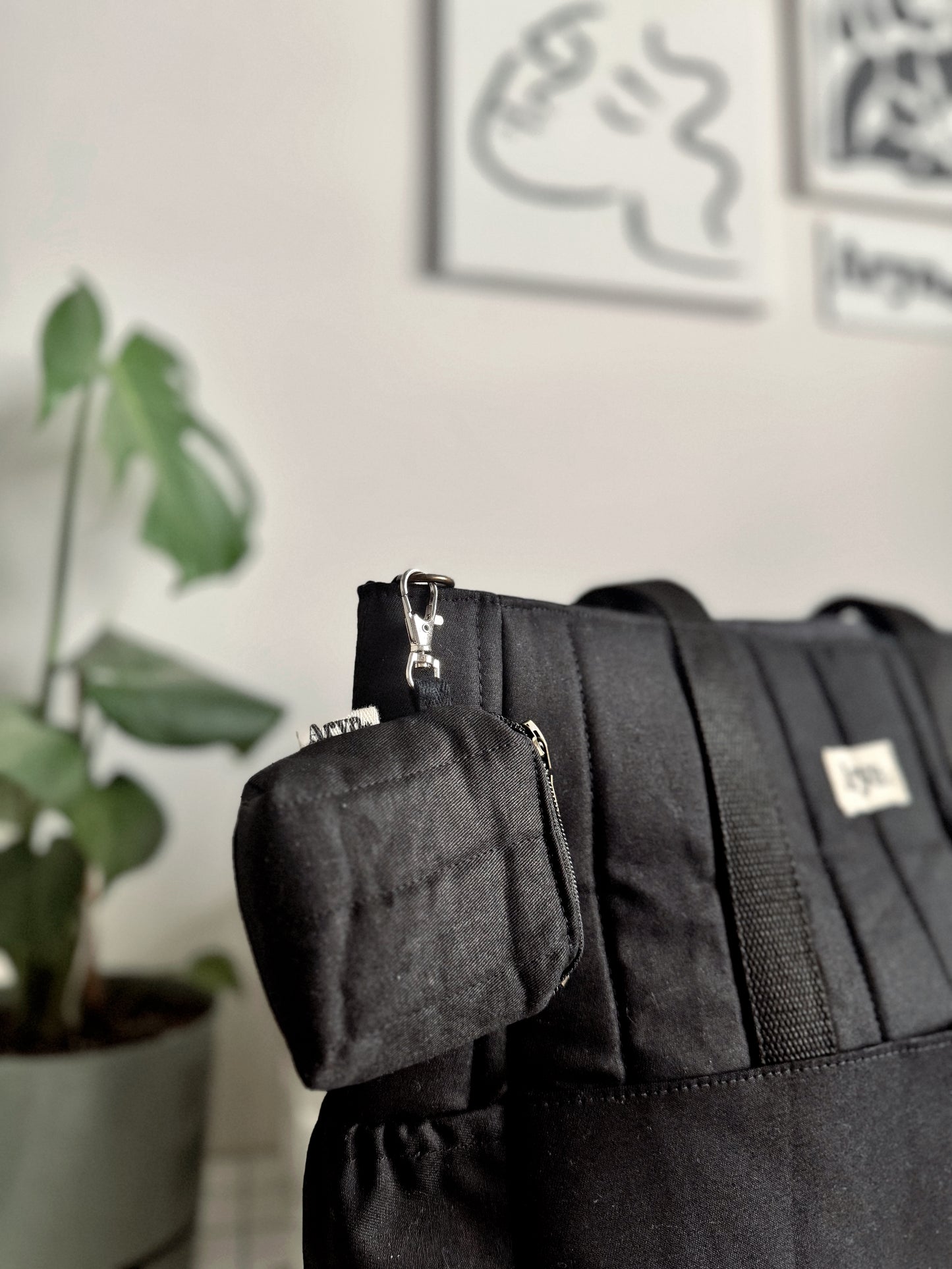 Arya pouch