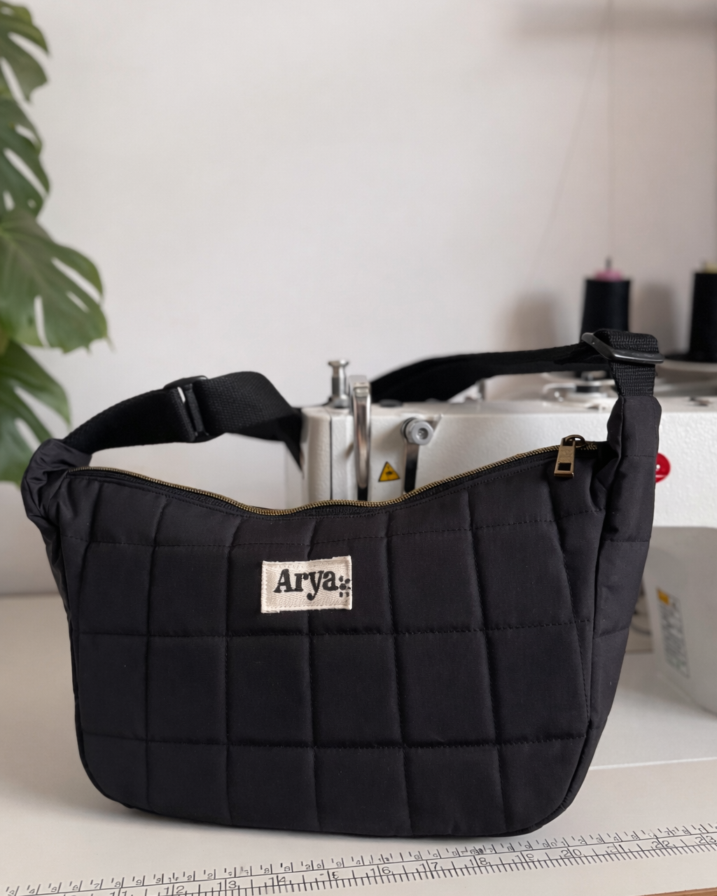 Crescent Bag Arya