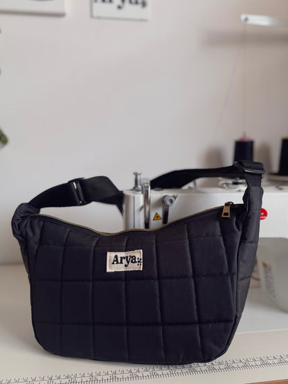 Crescent Bag Arya
